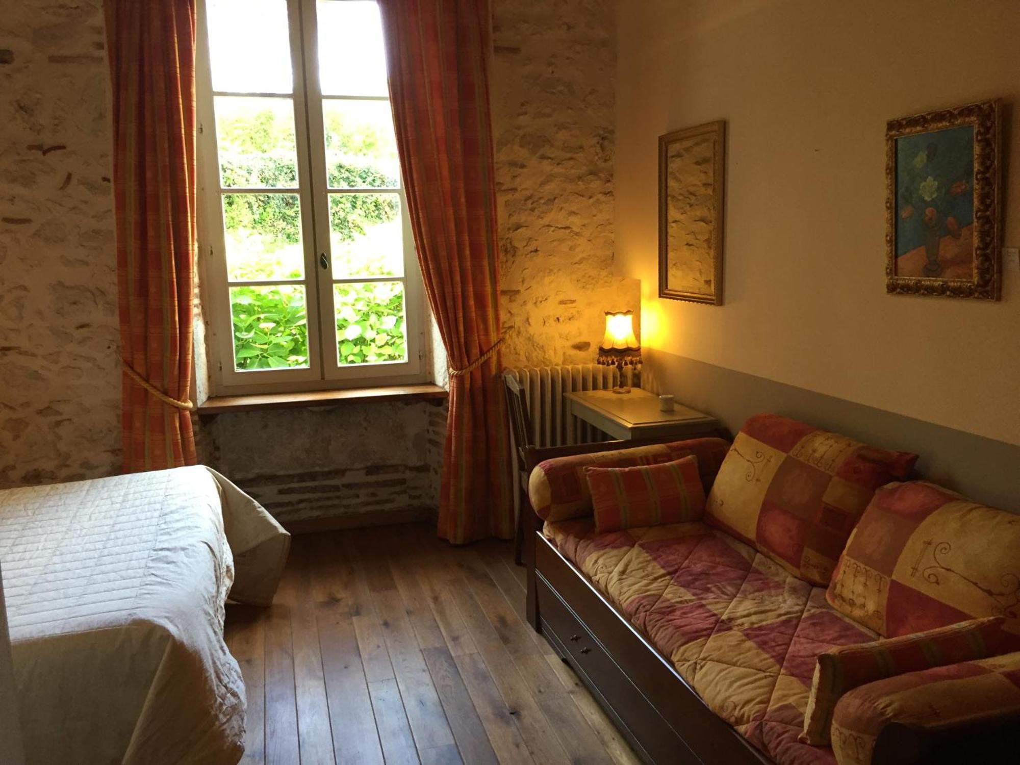 Les Huguets Bed & Breakfast Villeneuve-sur-Lot Room photo